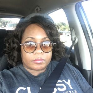 Meet your Posher, Dionne